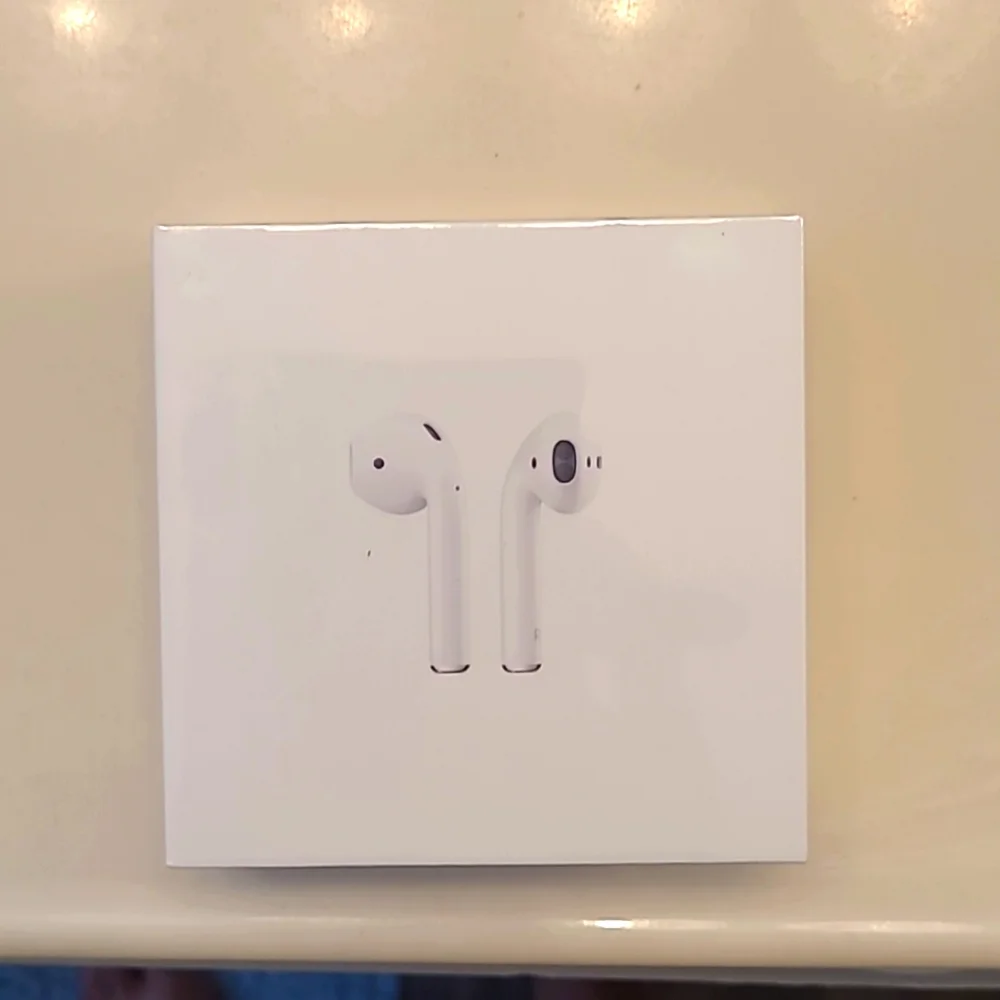 Apple White AirPods with Charging Case